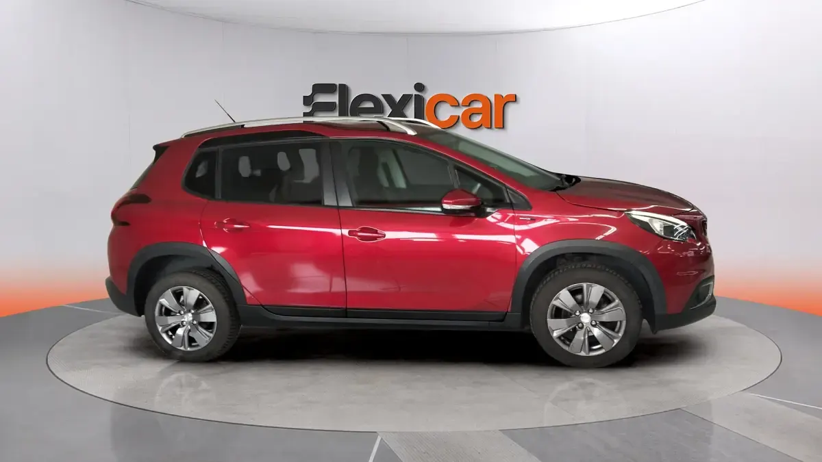Usado Peugeot 2008 Active 101 CV (74 kW) 2019 Gris SUV