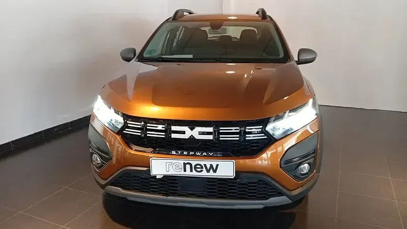 Usado Dacia Sandero Expression 91 CV (66 kW) 2023 Naranja Berlina