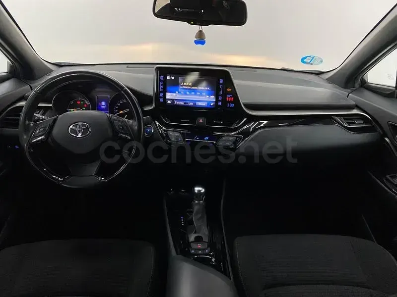 Usado Toyota C-HR Advance 122 CV (89 kW) 2020 Gris / plata SUV
