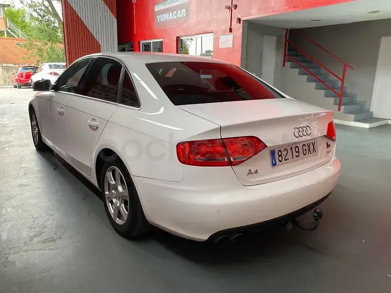 Usado Audi A4 136 CV (100 kW) 2010 Blanco Berlina