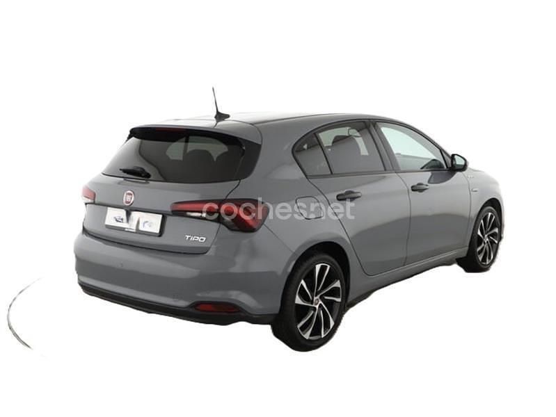 Usado Fiat Tipo 120 CV (88 kW) 2018 Gris / plata Berlina