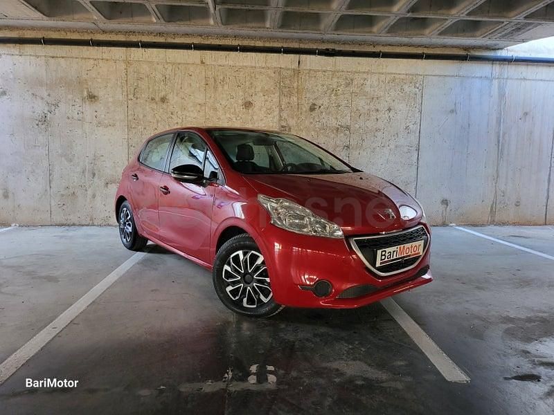 Usado Peugeot 208 Access 68 CV (50 kW) 2014 Granate Utilitario