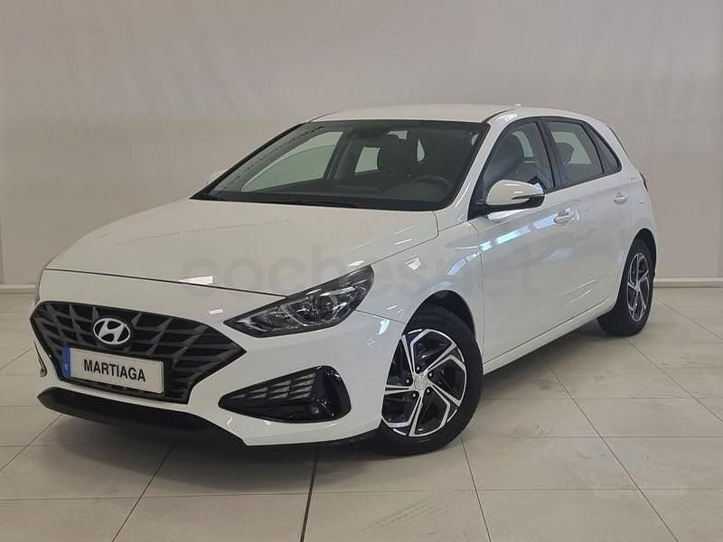 Usado Hyundai i30 120 CV (88 kW) 2021 Blanco Berlina