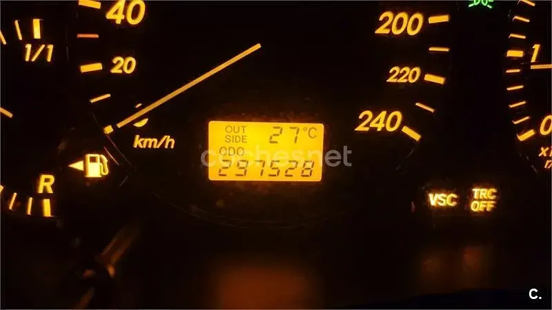 Usado Toyota Avensis Sol 129 CV (94 kW) 2005 Beige Berlina