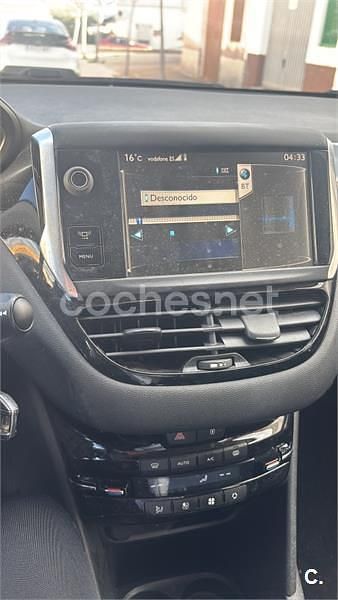 Usado Peugeot 208 Allure 92 CV (67 kW) 2013 Beige Utilitario