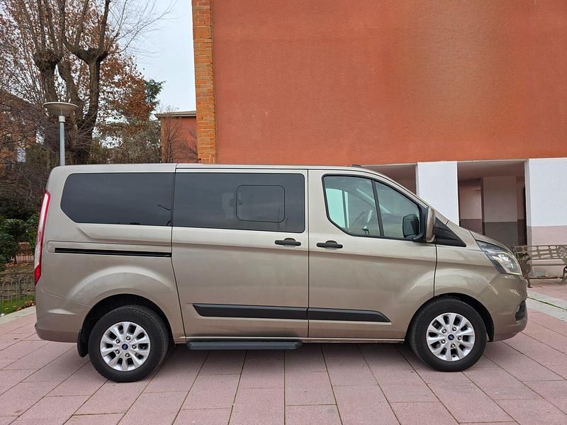 Usado Ford Tourneo Custom Trend 130 CV (95 kW) 2019 Gris Van