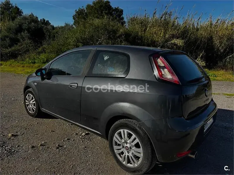 Usado Fiat Punto Pop 69 CV (50 kW) 2013 Gris / plata Utilitario