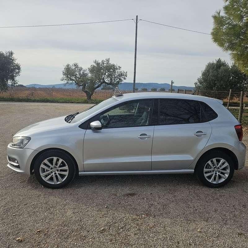 Usado VW Polo Advance 75 CV (55 kW) 2016 Gris Utilitario