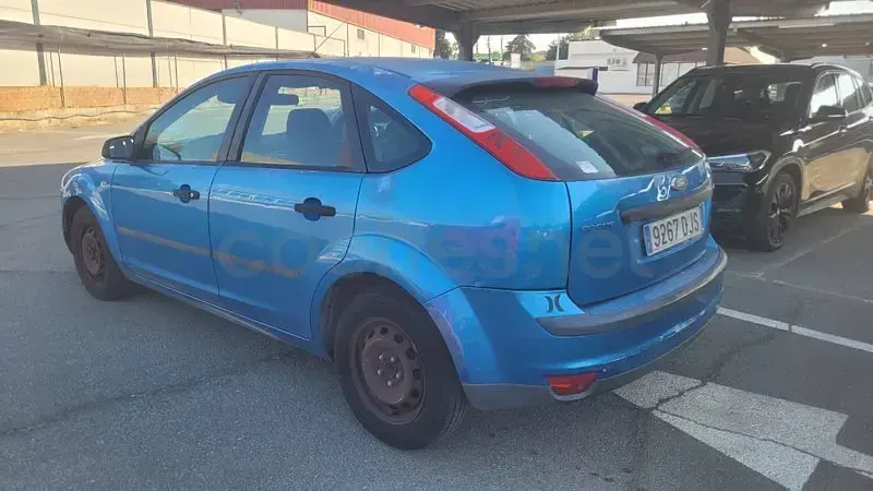 Usado Ford Focus Trend 109 CV (80 kW) 2005 Azul Berlina