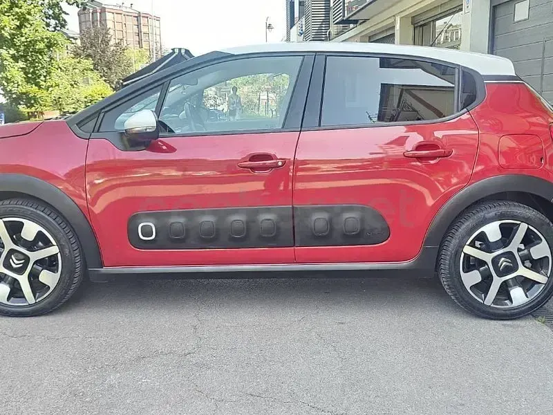 Usado Citroën C3 Feel 110 CV (80 kW) 2020 Rojo Utilitario