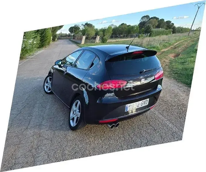 Usado Seat Leon Sport 160 CV (117 kW) 2010 Negro Utilitario