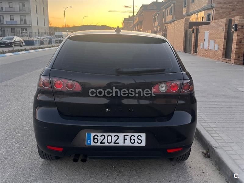 Usado Seat Ibiza 100 CV (73 kW) 2007 Negro Utilitario