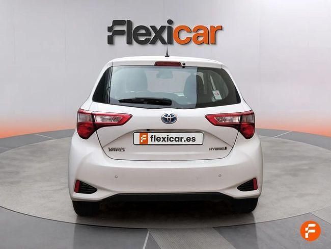 Usado Toyota Yaris Active 111 CV (81 kW) 2019 Blanco