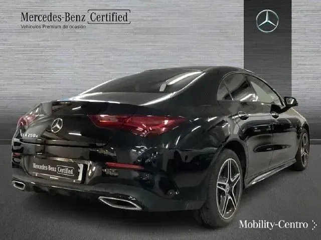 Usado Mercedes CLA250e 218 CV (160 kW) 2023 Negro cosmos Coupe