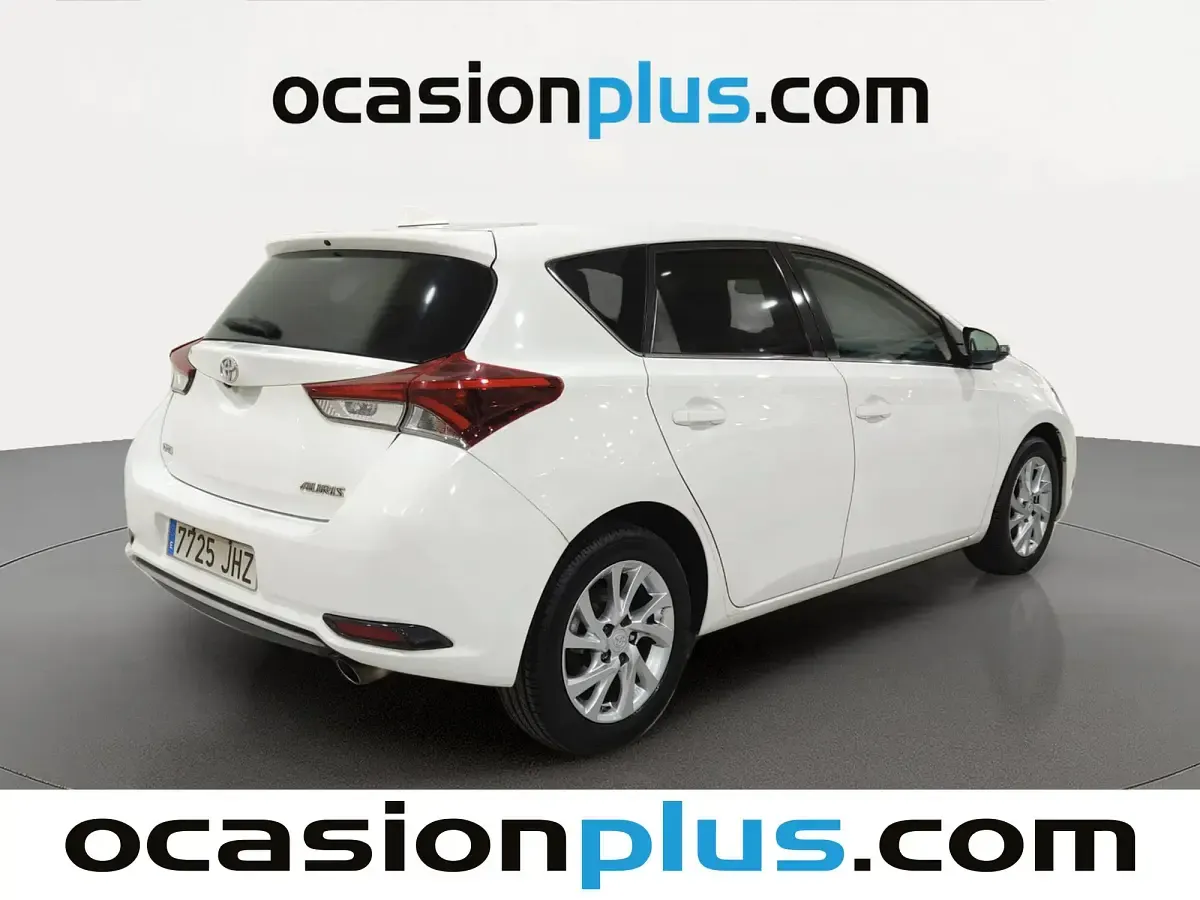 Usado Toyota Auris Active 116 CV (85 kW) 2015 Blanco Utilitario