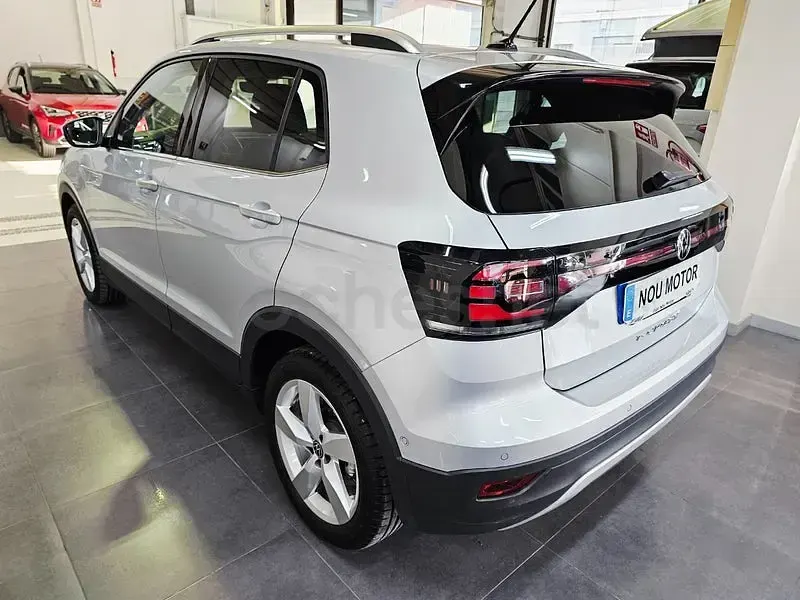 Usado VW T-Cross Sportline 110 CV (80 kW) 2023 Gris / plata SUV