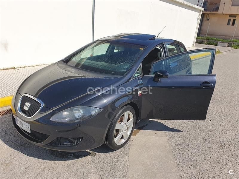 Usado Seat Leon Reference 140 CV (102 kW) 2006 Negro Utilitario