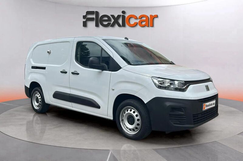 Blanco Usado 2023 Fiat Doblò Monovolumen | 16.490 € (Precio justo) - Imagen 1/4