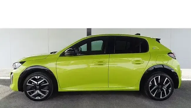 Usado Peugeot e-208 GT 114 kW (156 CV) 2024 Amarillo Utilitario