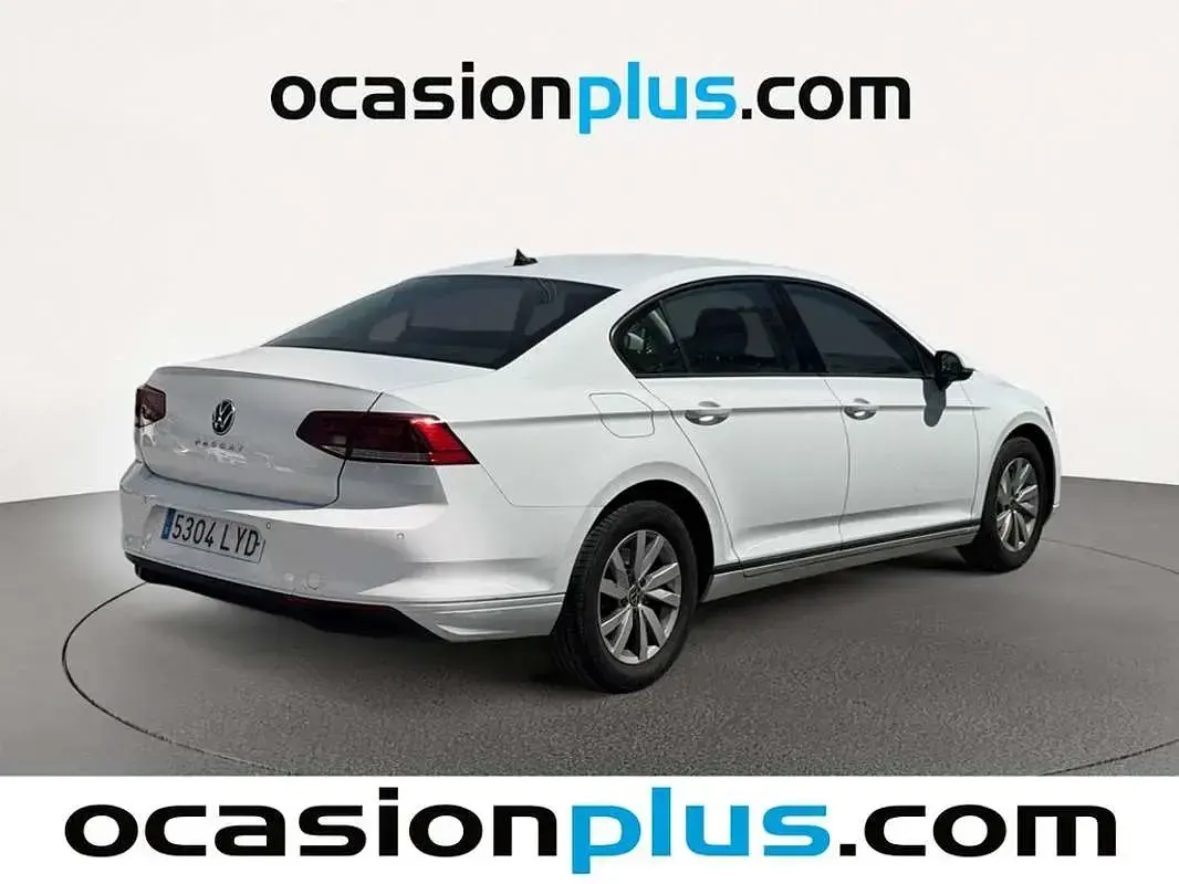 Usado VW Passat Business 122 CV (89 kW) 2022 Blanco Familiar