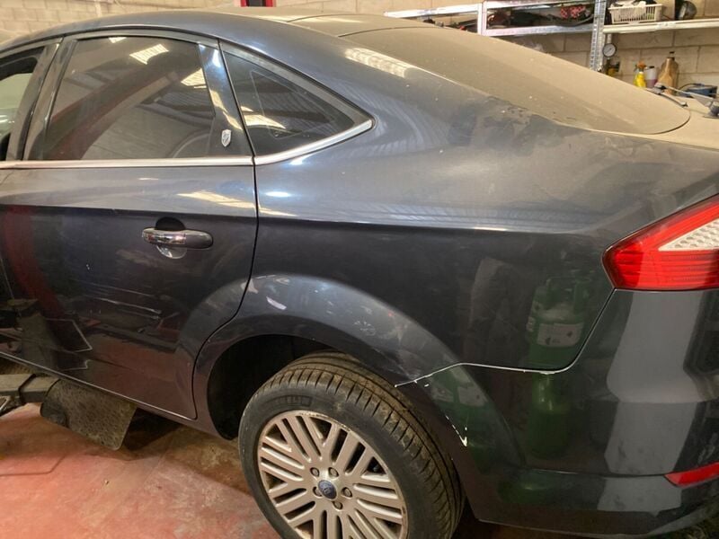 Usado Ford Mondeo Titanium X 140 CV (102 kW) 2008 Azul Berlina