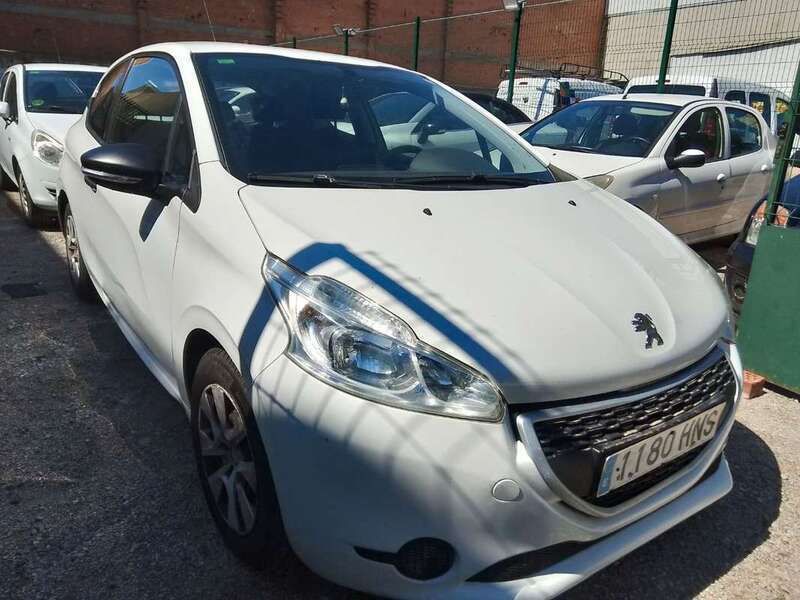 Usado Peugeot 208 Access 82 CV (60 kW) 2013 Blanco Utilitario