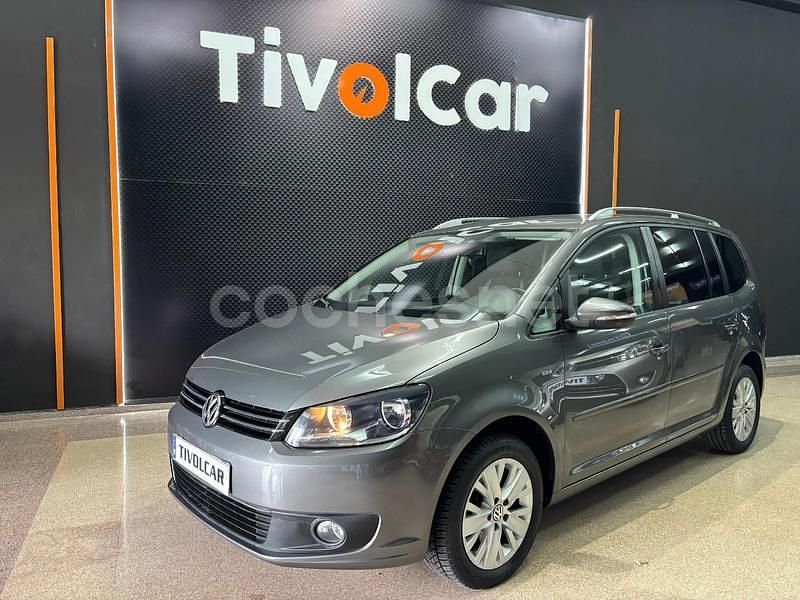 Usado VW Touran Advance 105 CV (77 kW) 2014 Gris / plata Monovolumen