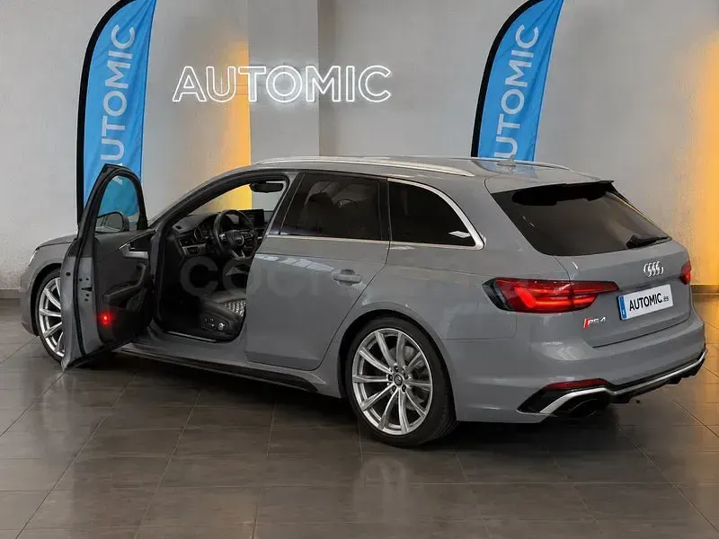 Usado Audi RS4 S-Line 450 CV (330 kW) 2019 Gris / plata Familiar