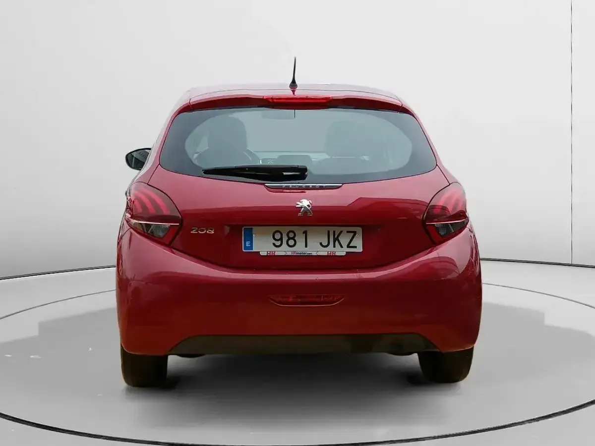 Usado Peugeot 208 Active 100 CV (73 kW) 2015 Rojo Utilitario
