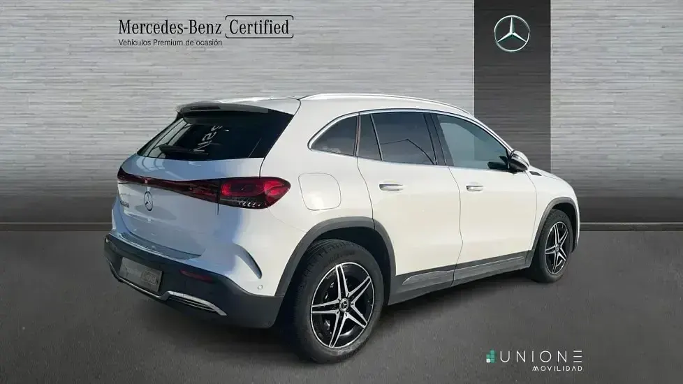 Begagnad Mercedes EQA250 AMG line 139 kW (190 HK) 2022 Vit SUV
