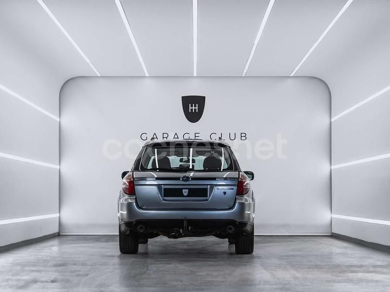 Usado Subaru Outback 150 CV (110 kW) 2009 Gris / plata Familiar