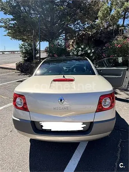 Usado Renault Mégane Cabriolet Privilege 135 CV (99 kW) 2005 Beige Descapotable