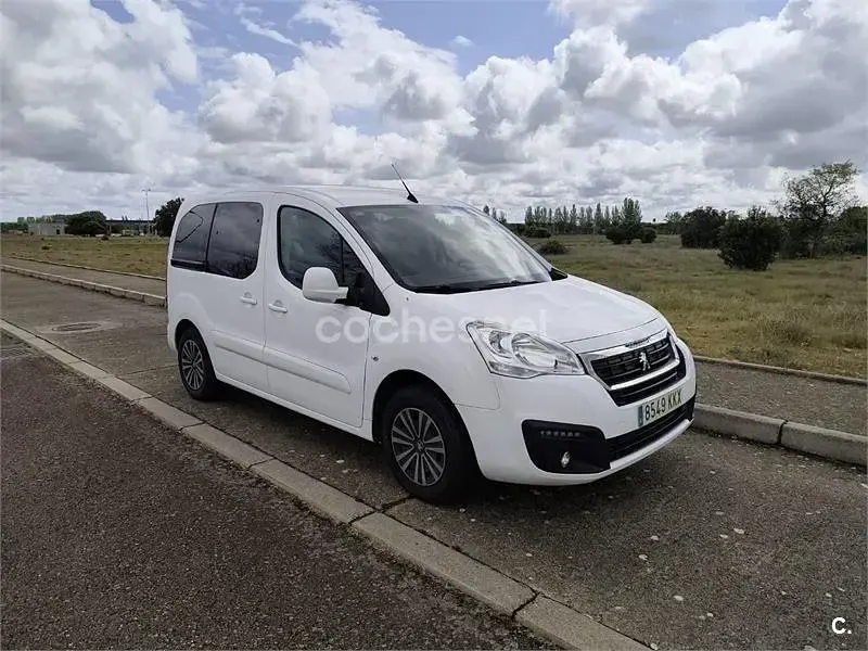 Usado Peugeot Partner Tepee Access 100 CV (73 kW) 2018 Blanco Monovolumen