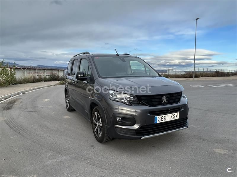 Usado Peugeot Rifter GT-line 130 CV (95 kW) 2019 Gris / plata Monovolumen