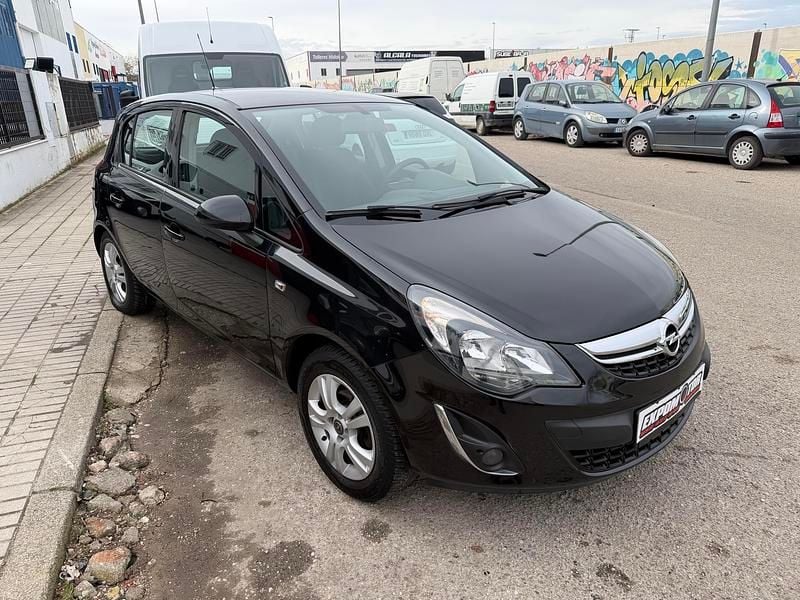 Usado Opel Corsa Selective 75 CV (55 kW) 2014 Negro Utilitario