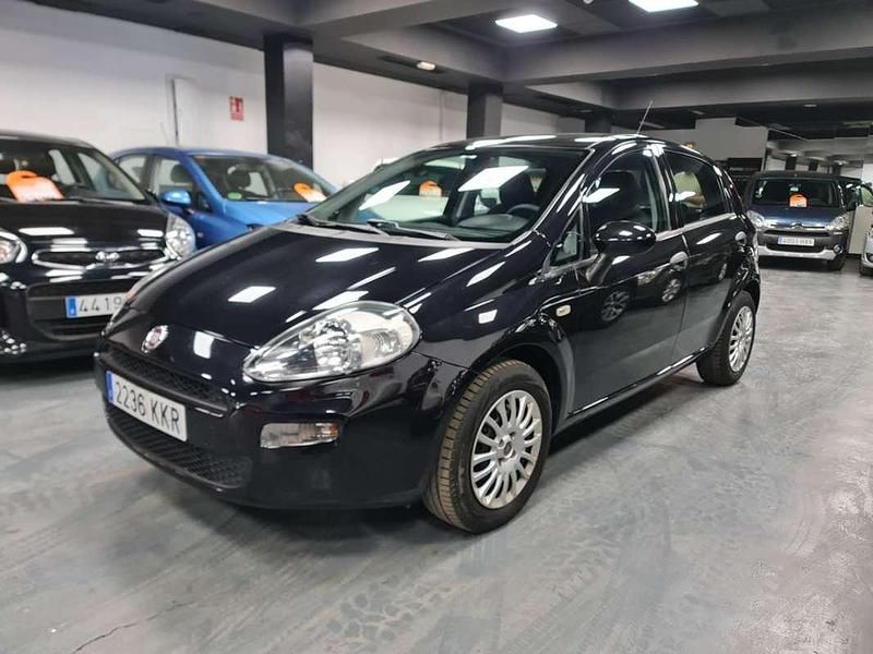 Usado Fiat Punto S 77 CV (56 kW) 2018 Negro Utilitario