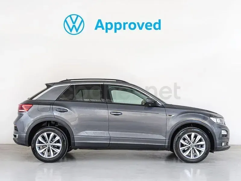 Usado VW T-Roc Advance 110 CV (80 kW) 2022 Gris / plata SUV