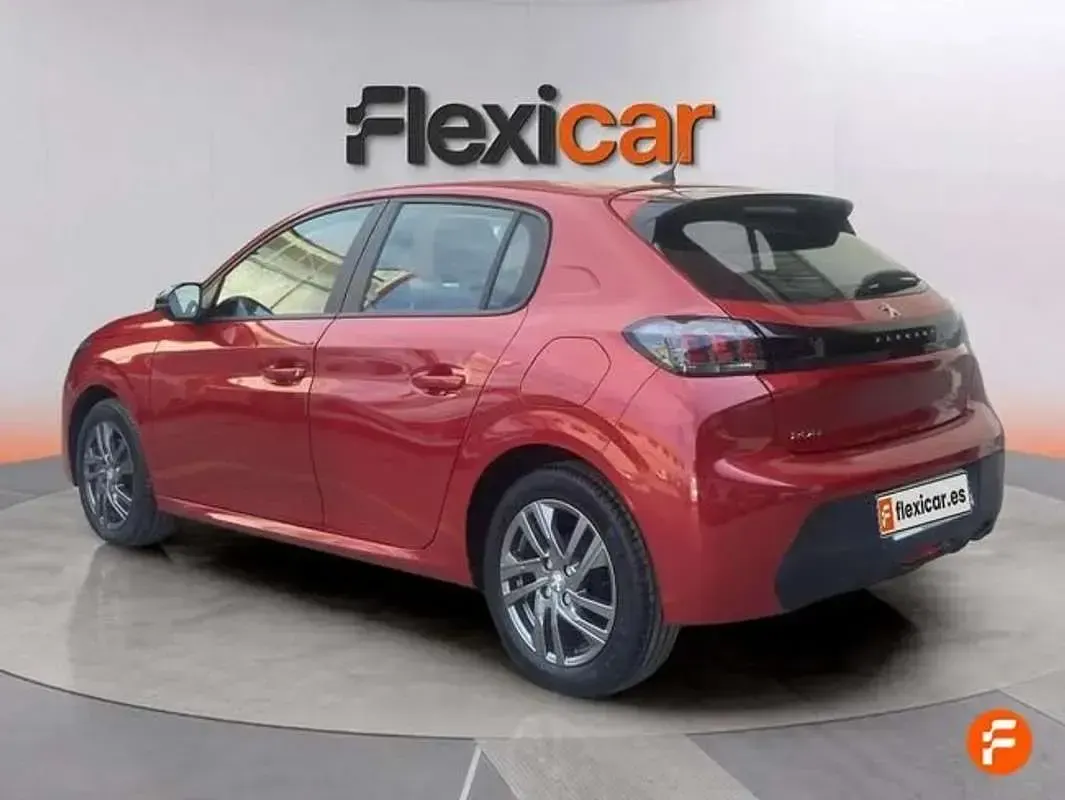 Usado Peugeot 208 Active 101 CV (74 kW) 2022 Rojo Utilitario