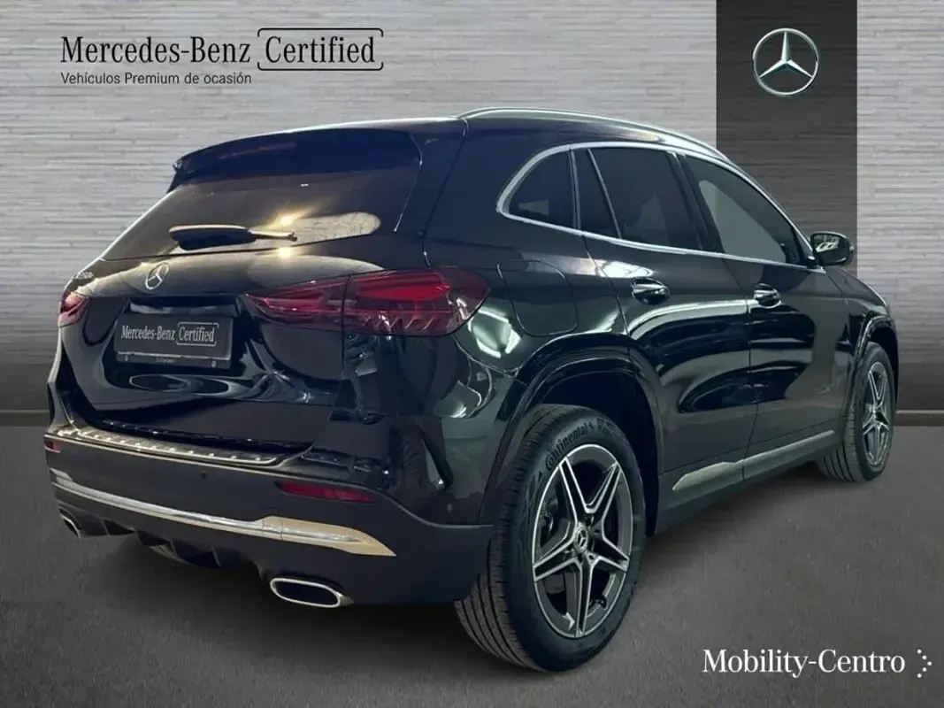 Usado Mercedes GLA250 163 CV (119 kW) 2025 Negro cosmos SUV