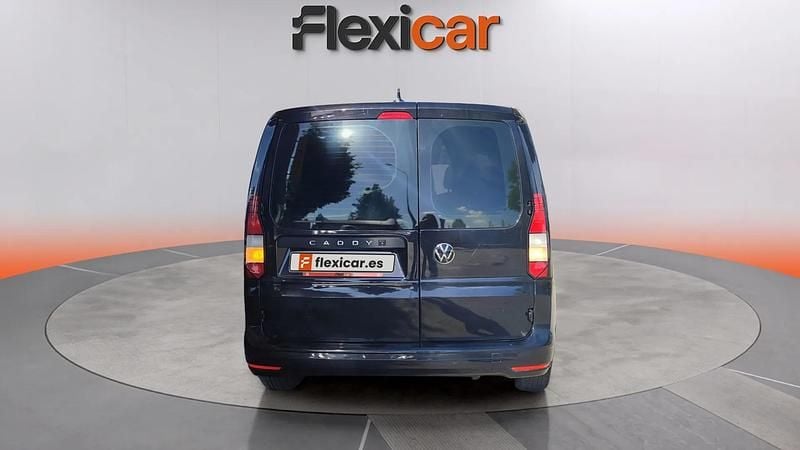 Usado VW Caddy 122 CV (89 kW) 2021 Rojo Monovolumen