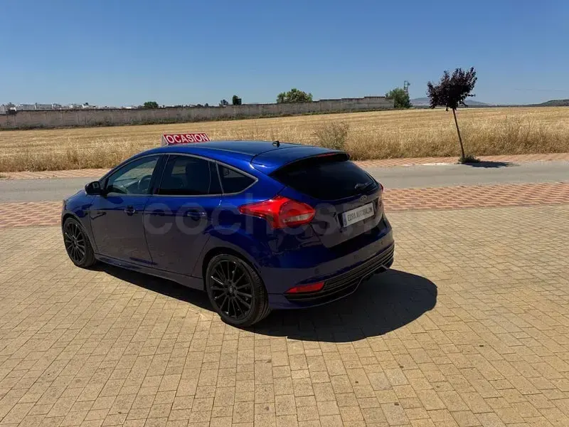 Usado Ford Focus ST 185 CV (136 kW) 2016 Azul Berlina