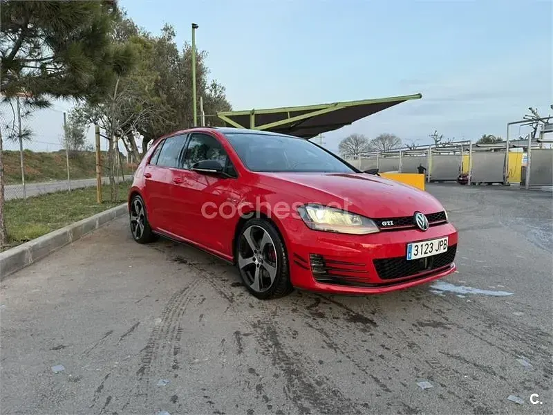 Usado VW Golf VII GTI 220 CV (161 kW) 2016 Rojo Berlina
