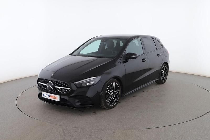 Negro Usado 2022 Mercedes B180 AMG line Monovolumen | 28.199 € (Precio justo) - Imagen 1/3