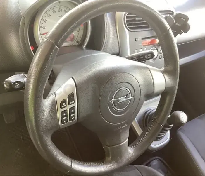 Usado Opel Agila Enjoy 86 CV (63 kW) 2009 Gris / plata Utilitario