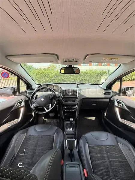 Usado Peugeot 2008 Active 92 CV (67 kW) 2015 Marrón SUV