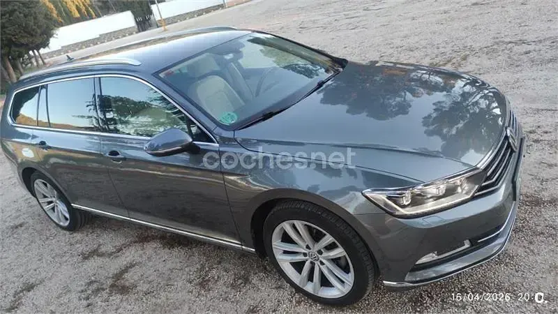 Usado VW Passat Sportline 190 CV (139 kW) 2016 Gris / plata Familiar