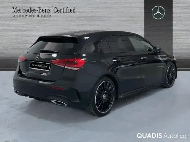 Usado Mercedes A180 116 CV (85 kW) 2022 Negro cosmos