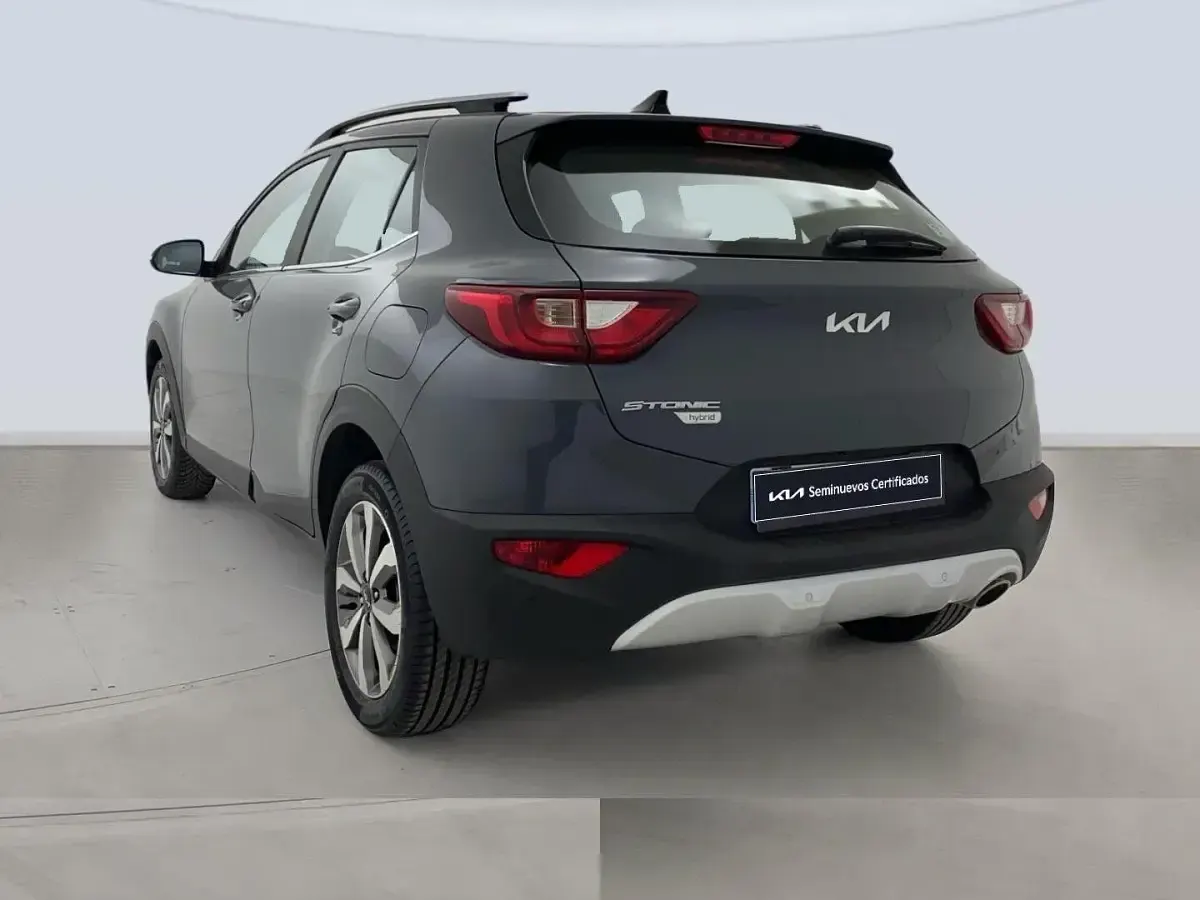 Usado Kia Stonic 101 CV (74 kW) 2022 Gris oscuro SUV