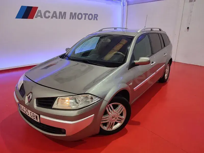 Usado Renault Mégane GrandTour Dynamique 130 CV (95 kW) 2008 Gris / plata Familiar