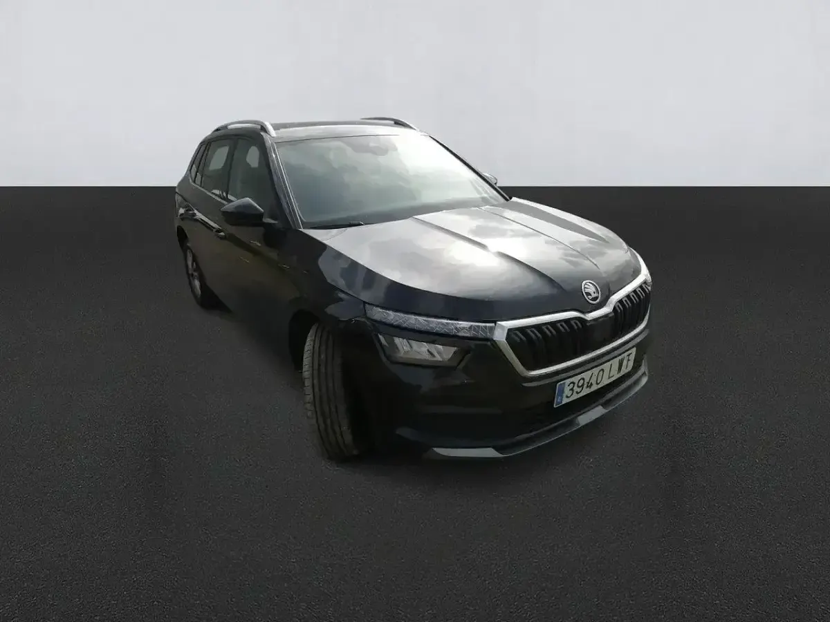 Usado Skoda Kamiq 95 CV (69 kW) 2022 Negro SUV